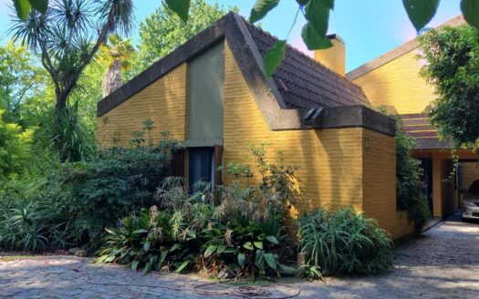Casa en venta sobre gran lote de 1650m2 La Horqueta